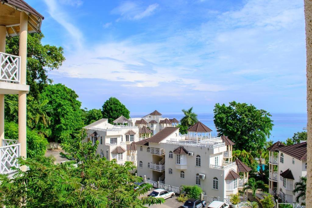 Sky Castles Apt H6 Ocho Rios Exterior photo